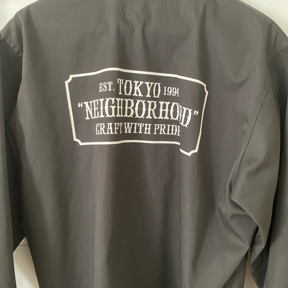 Säljer min knappt använda work jacket från Japanska streetwear märket NBHD (Neighborhood) pga att den är för liten.  Storlek: L (Japanska storlekar)  Nypris 3500kr. Jackor.
