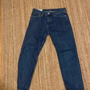 Blåa jeans  - Blåa pösiga jeans som är passar perfekt till allt 