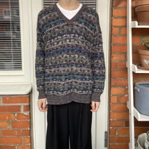 Asfet stickad tröja! - Fet stickad tröja i perfekt skick! Storlek M-L. Möts i Malmö och tar Swish. Står ej för frakt eller postens slarv!