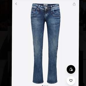 Jättefina lågmidjade ltb jeans i modellen valerie. Jeansen är ganska använda men har inga defekter. Köpta hösten 2022 och säljs då de inte kommer till användning💓