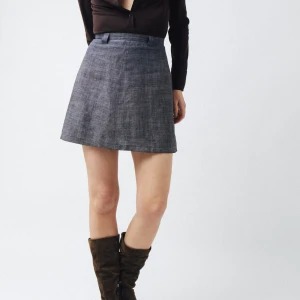 Mini skirt - Lila/grå melange Storlek small Fint men använt skick. Inget att anmärka på  Säljs även på IG @museushop