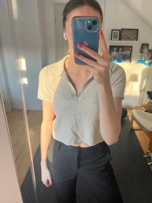 T-shirt - Jätte skön och fin t-shirt från hm. Använd fåtal gånger!