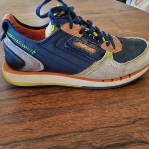 Replay sneakers storlek 43 - Använt skick men inga fel eller skador. 