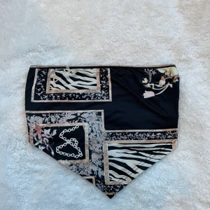 Svart boho topp - Svart boho topp med mönster, passar stl xxs-m.