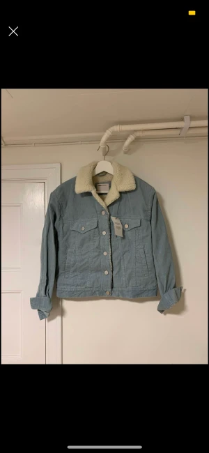 Corduroy/manchester jacka ASOS  strl. S - Storlek S. Oanvänd med lapp kvar. Från ASOS