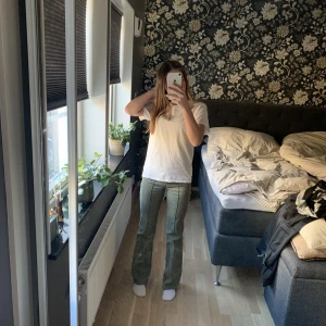 SJUKT SNYGGA BYXOR - Säljer dessa as snygga byxor från hm, då jag inte använder dem tyvärr💞De ör väldigt trendiga och sköna i materialet💞