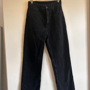 Jeans - Svarta jeans från bershka 🥰 storlek 38, fint skick!