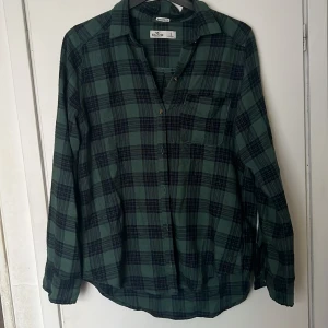 Flanellskjorta - Flanellskjorta fråk Hollister. Knappt använd. Strl S