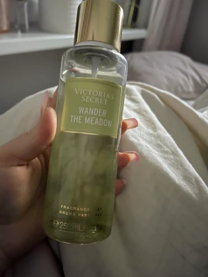 Victoria secret  - Kanppt använd hela kvar använd 5 gånger typ luktar så gott 