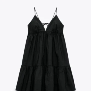 Zara klänning - Använd 1 sommar! Super bra skick 💕💕