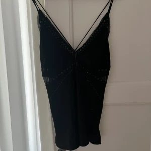 Festtopp  - Snyggaste festtoppen från zara! Kommer ej till användning.