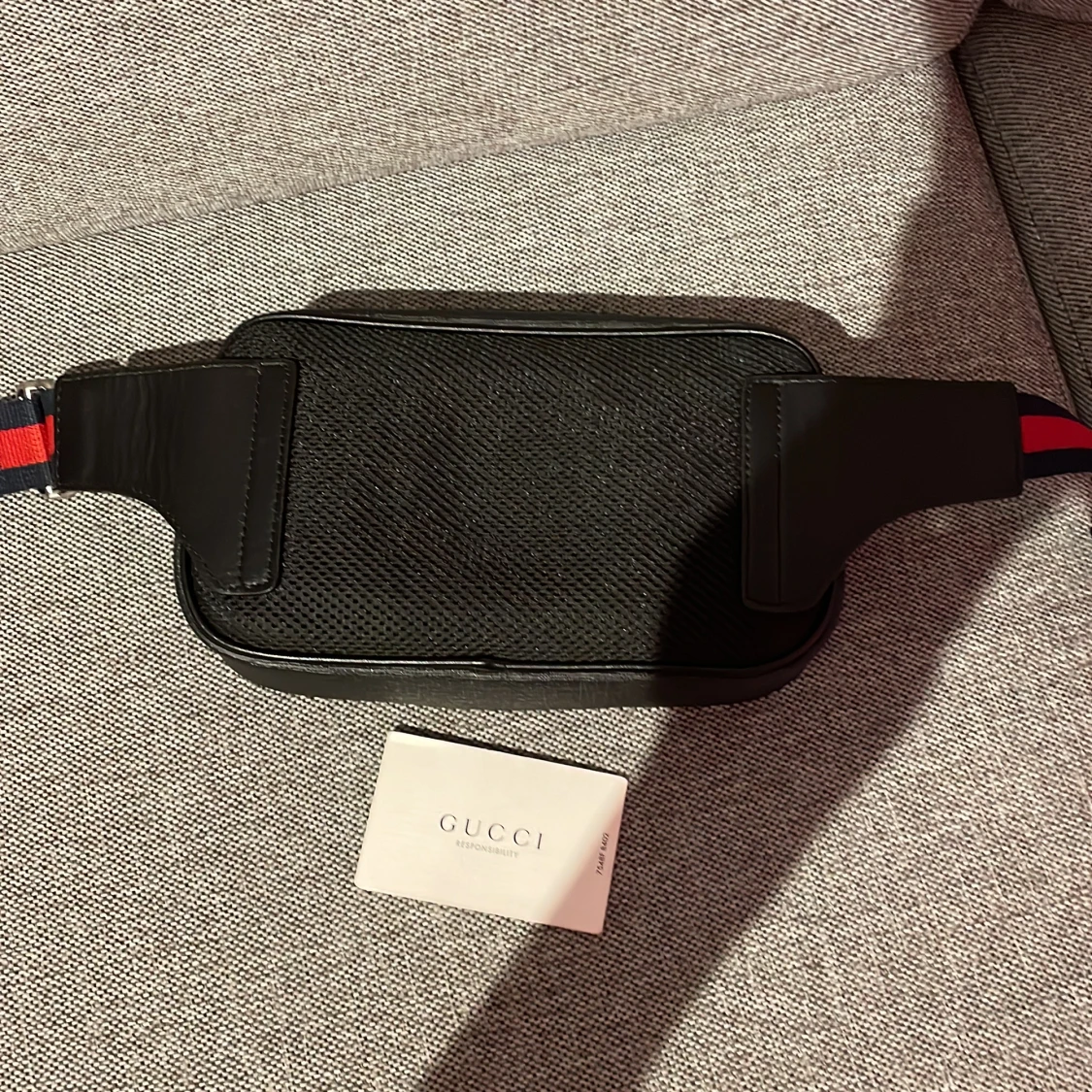 Gucci midjeväska  - 90