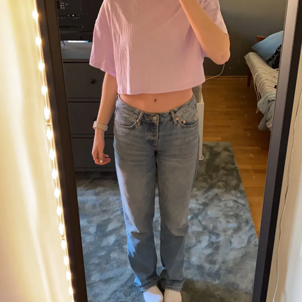 Lila croppad lite oversized t shirt från shein. Väldigt bekväm att ha på sig. T-shirts.