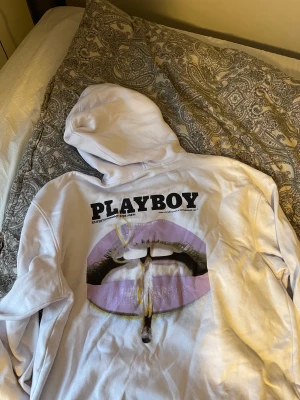Playboy hoodie  - Vit oversized Playboy hoodie