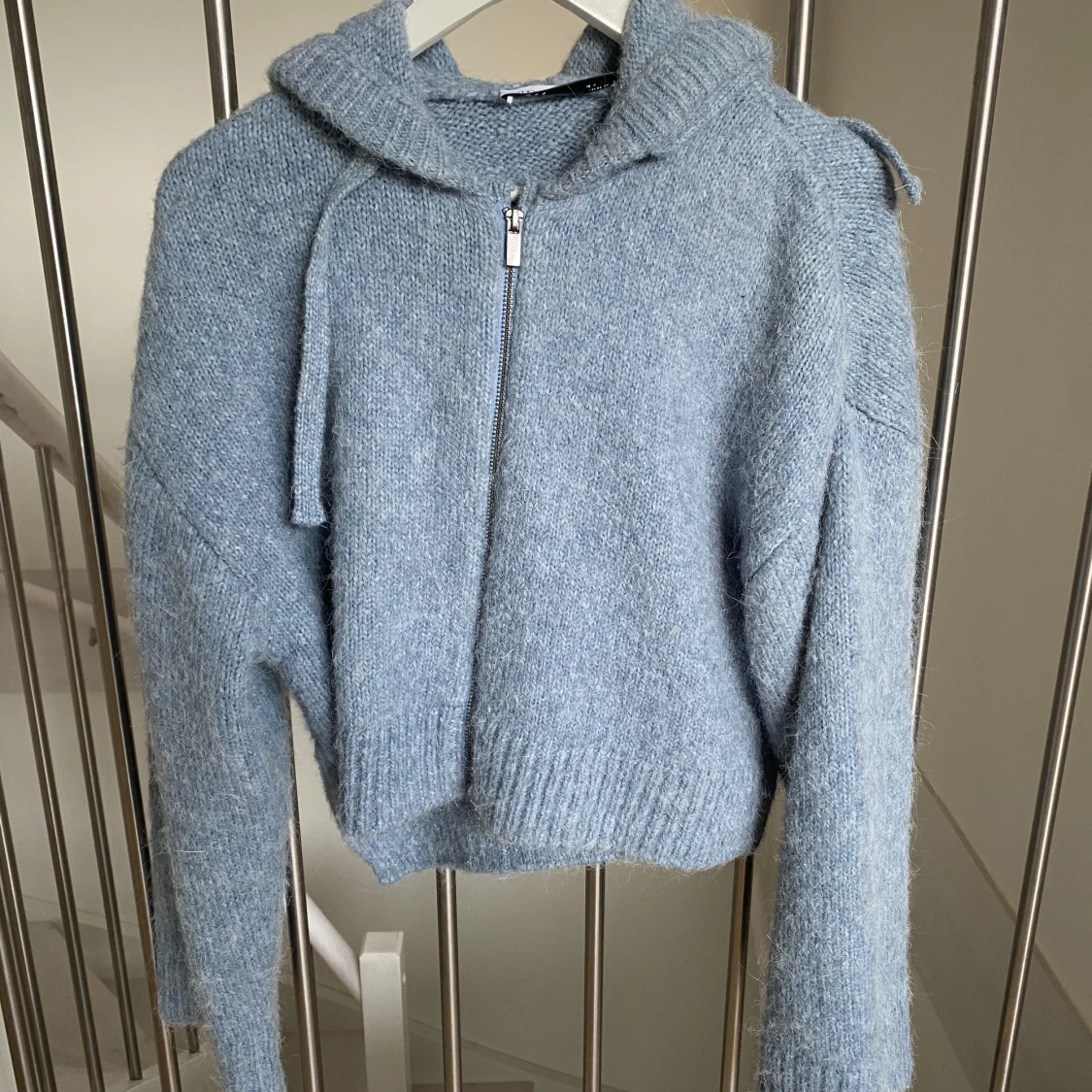 Blå stickad kofta  - 91