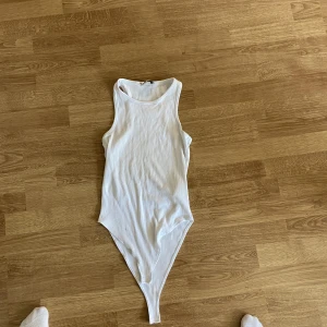 Body - Vit body från new yorker. Aldrig använd så har därmed inga fläckar eller märken. 