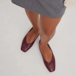 Ballerinaskor  - Helt nya, aldrig använda ballerinaskor från NA-KD.  *Slutsålda online* Storlek 41 men passar mig som vanligtvis har storlek 40. 