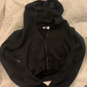 Croppad hoodie - Som ny