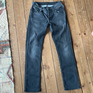 Nudie jeans - Grå/svarta Nudie jeans. Bra skick. 