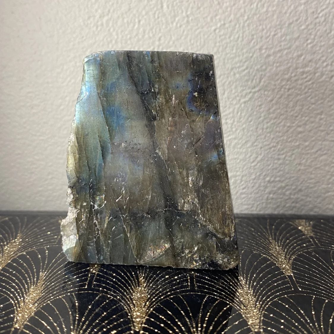 Labradorit, slipen på ena sidan - 91