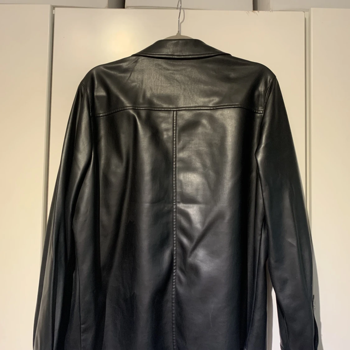 Skinnskjorta från NAKD - 90