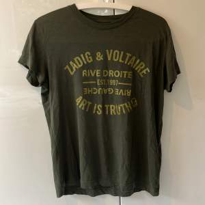 Super fin Zadig & Voltaire t-shirt 🥰bara andvänt den ett fåtal gånger så den är som ny