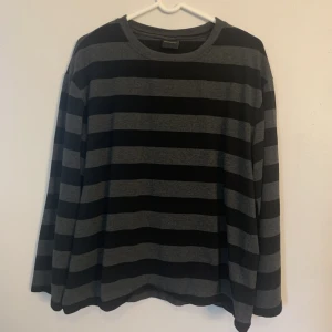 Randig tröja - Långärmad randig tröja