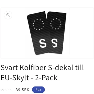 Designade S-dekaler till EU-skylt🏎️ - Unika S-dekaler till din nummerplåt   Kommer i flera olika färger till bil moped och mc🏎️🛵🏍️ Dekalen är ”One Size”, 11x5cm.  Dm vid intresse! 📩 