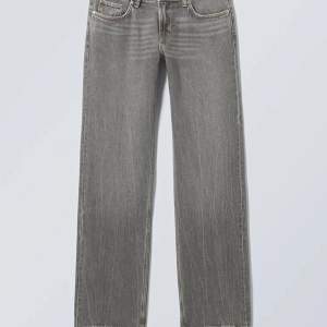 Weekday jeans i modellen arrow, gott som nya och är väl använda. Nypris 590kr🩵