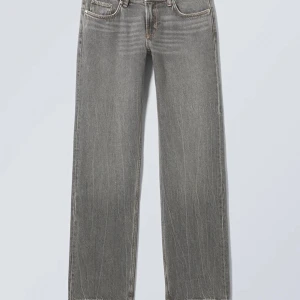 Weekday jeans arrow  - Weekday jeans i modellen arrow, gott som nya och är väl använda. Nypris 590kr🩵