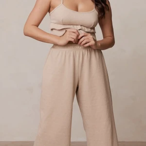 Lounge kläder - Använt 1 gång då det inte är min smak. Original pris 750kr