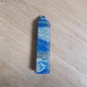 Lapis lazuli torn