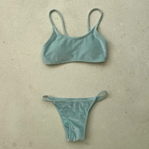 Sammetbikini - Säljer denna bikini som kanske är använd en gång. Lågmidjade trosor och ljusblå sammet. Kolla gärna in mina andra annonser. ☀️