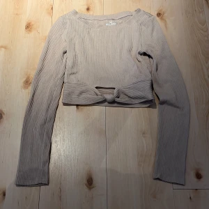 Topp Hollister - Oanvänd skitsnygg topp från Hollister🫶skriv för mer info eller bilder.