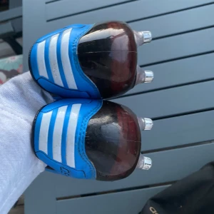 Adidas fotbollsskor - Flera dobbar medkommer. Superskick!