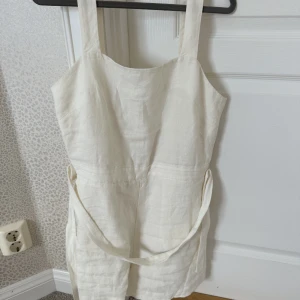 Jumpsuit i linne - Jumpsuit i linne från & Other stories. 