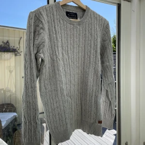 Bondelid tröja - Grå stickad tröja från Bondelid - Storlek M
