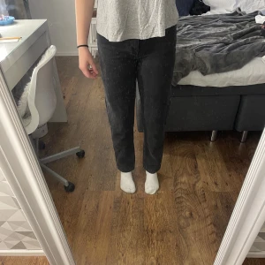 Jeans - Jeans från zara som är använda 2 gånger  Skriv för fler bilder eller mer information 