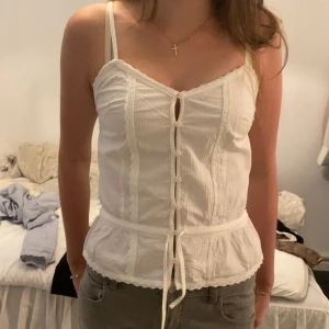 Brandy Melville top  - Superfint och gulligt linne/top köpt på Brandy Melville i Oslo. Endast testad och storleken passar en xs/s ⭐️nypris: 286 norska kronor 