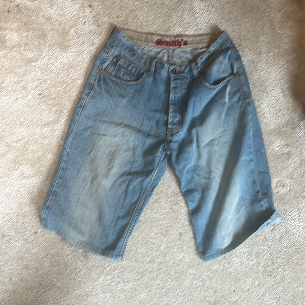 Säljer dessa jortsen då dem är för stora för mig! Köpta för 700kr ❤️ . Shorts.