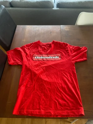 The Hundreds T-Shirt - Röd The Hundreds T-shirt Cond 9/10