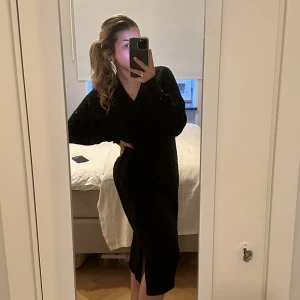 Stickad långklänning - använd ett par gånger men bra skick