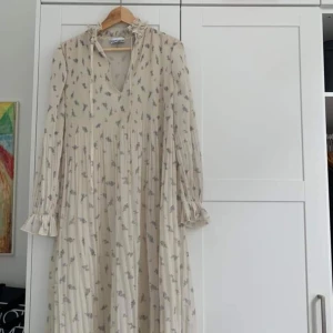 Ganni klänning  - Underbar Ganni klänning i storlek 36.