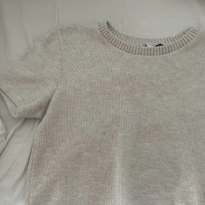 Zara topp - Jättesöt topp från zara💕 är i storlek M men passar S/xs