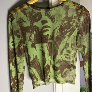 Mesh top - Storlek:38/M Från: H&M Skick:bra skick! Aldrig använt Använt men i bra skick! 🧸 Postar med PostNord och tar bara emot Swish! Skriv för mer info🩷