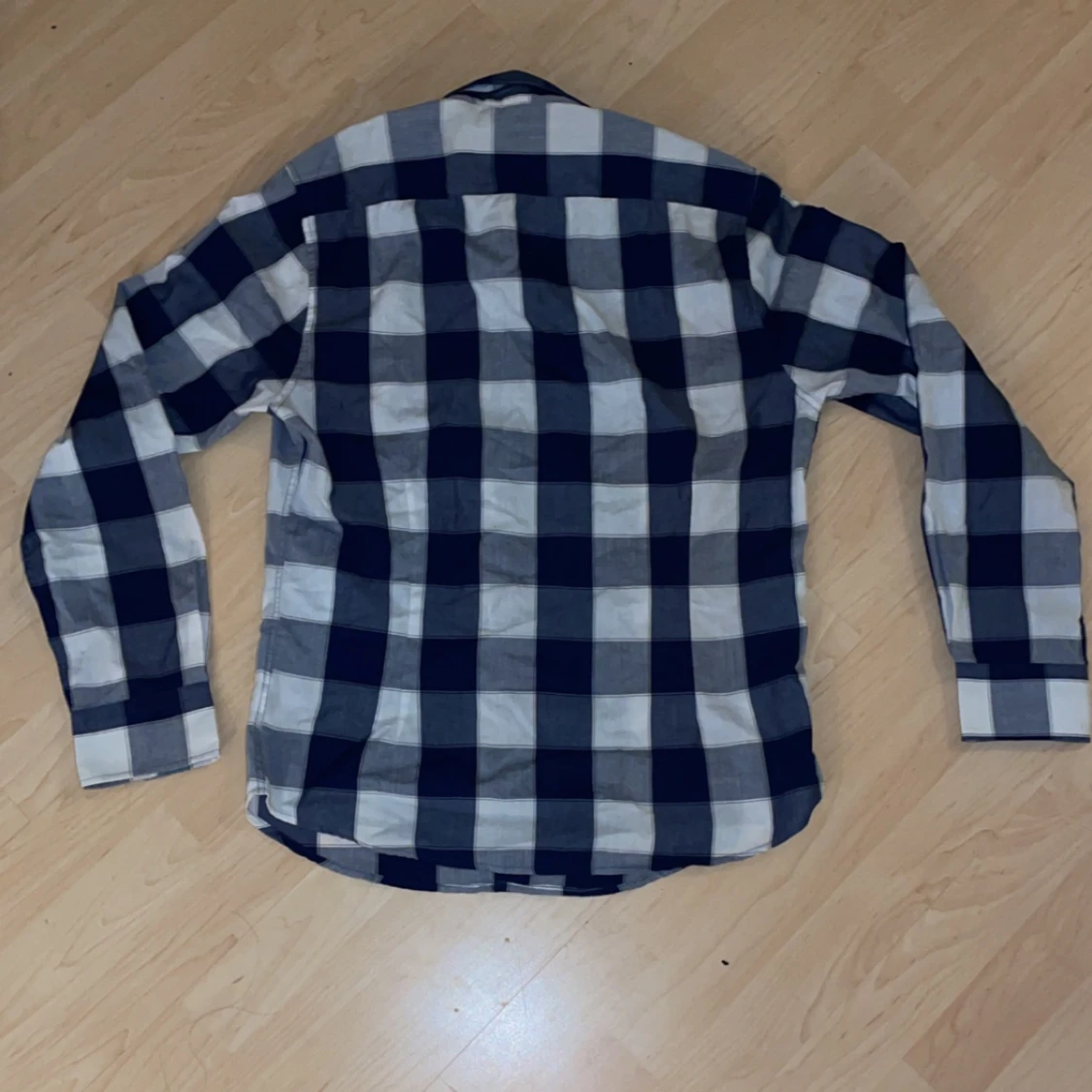 Mörk blå rutig skjorta - 90