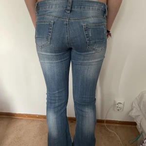 Lågmidjade jeans - Såå snygga lågmidjade bootcut jeans! Så perfekta för sommaren! Inga defekter 