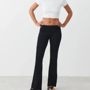 Soft touch byxor gina  - Hej jag säljer mina soft touch byxor från Gina! Prislappen kvar och aldrig använda dock har jag sprättat upp sömmen nere 