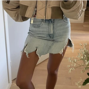 Zara skirt - Love how distressed this skirt is ! Too small for me now but otherwise I’d never sell it 