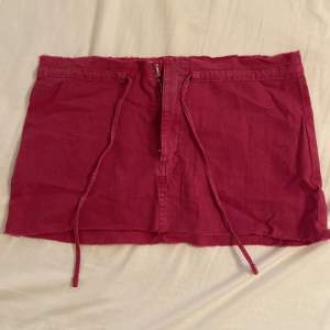 Så söt och unik mini kjol från zara. Aldrig använd! Med lappen kvar. Lågmidjade❤️